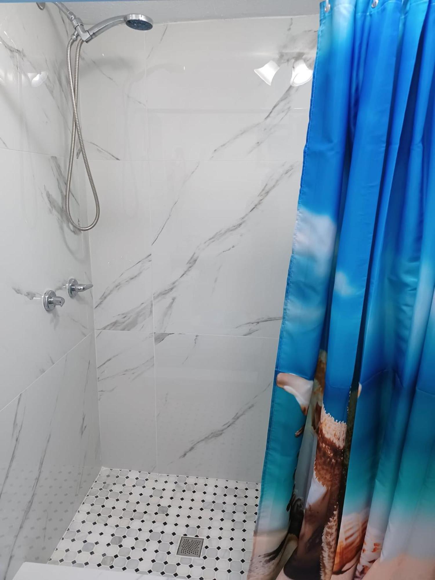 B5 Best Value On Private Bedroom With Private Bathroom In Little Havana, Miami Ngoại thất bức ảnh